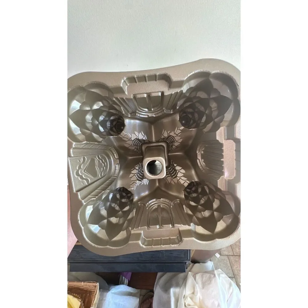 William Sonoma Hansel And Greek Bundt Pan